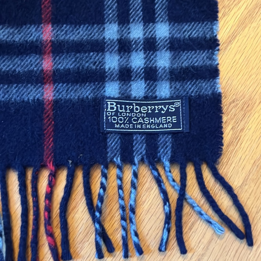 Burberry’s 100% cashmere navy blue plaid scarf ***flaws*** vintage - Picture 3 of 8